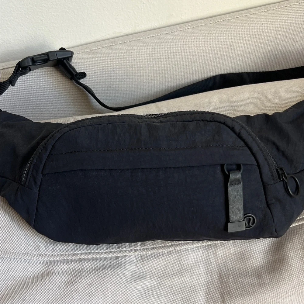 Lulu Lemon Black Belt Bag - Picture 1 of 5